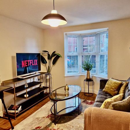 Stylish Luxury Serviced Apartment Next To City Centre With Free Parking - Contractors & Relocators Coventry Eksteriør billede